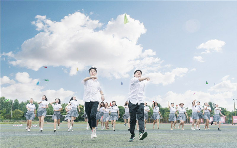 西安明德理工學院應用英語專業(yè)在重慶招生錄取分數(shù)(物理類)：402分