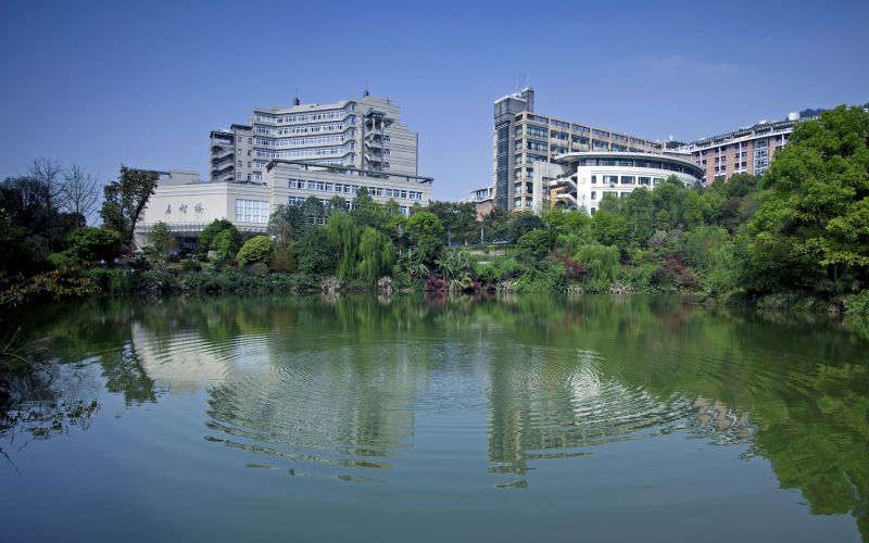 2024考生參考：2023重慶工商大學(xué)經(jīng)濟(jì)學(xué)專業(yè)在遼寧招生錄取分?jǐn)?shù)及錄取位次