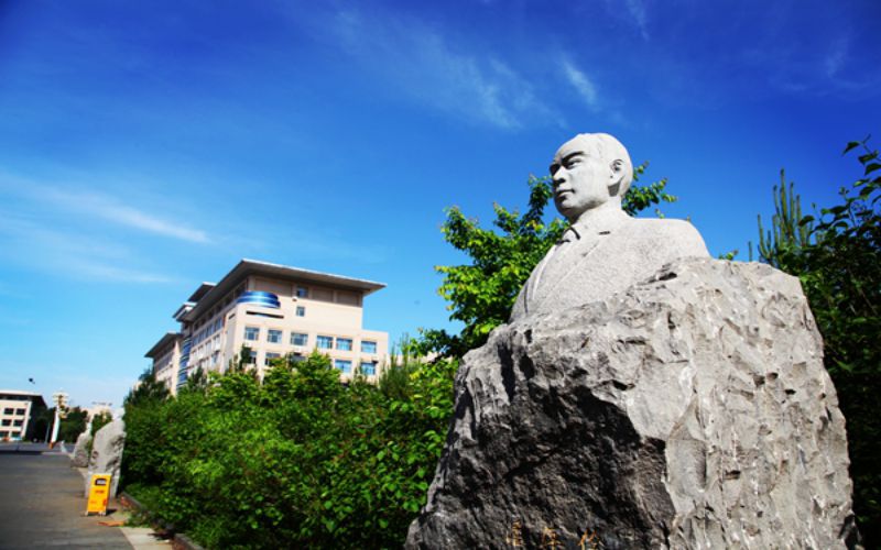 2023年黑龍江農(nóng)業(yè)經(jīng)濟(jì)職業(yè)學(xué)院在河南招生專業(yè)有哪些？學(xué)費(fèi)是多少？
