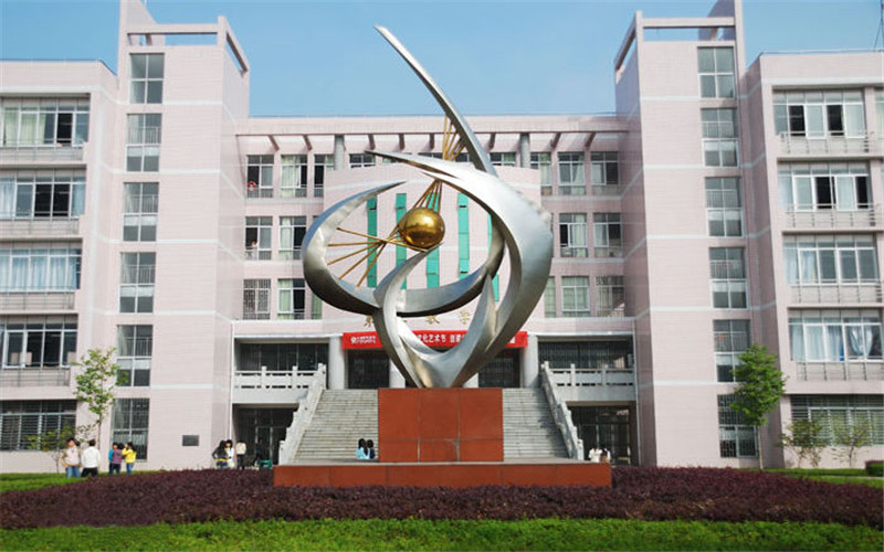 湖南財(cái)經(jīng)工業(yè)職業(yè)技術(shù)學(xué)院大數(shù)據(jù)與會(huì)計(jì)專(zhuān)業(yè)在遼寧招生錄取分?jǐn)?shù)(物理類(lèi))：373分