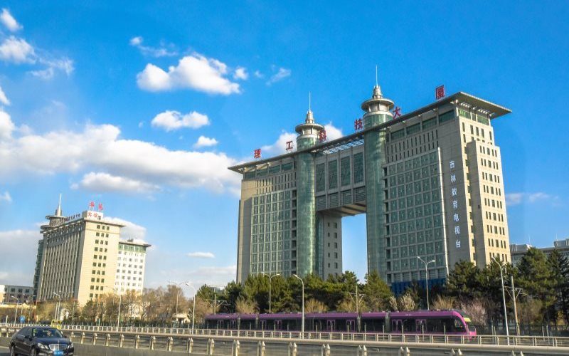 遼寧物理類考生排多少名可以上長(zhǎng)春理工大學(xué)測(cè)控技術(shù)與儀器（中外合作辦學(xué)）（一）專業(yè)?