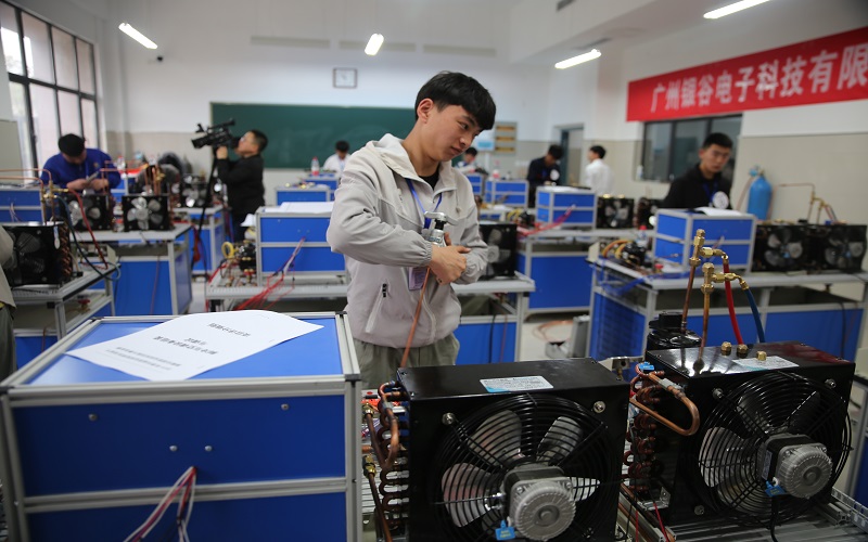 多少分可以上貴州電子科技職業(yè)學(xué)院？貴州電子科技職業(yè)學(xué)院2022年在貴州各招生專業(yè)錄取分?jǐn)?shù)匯總