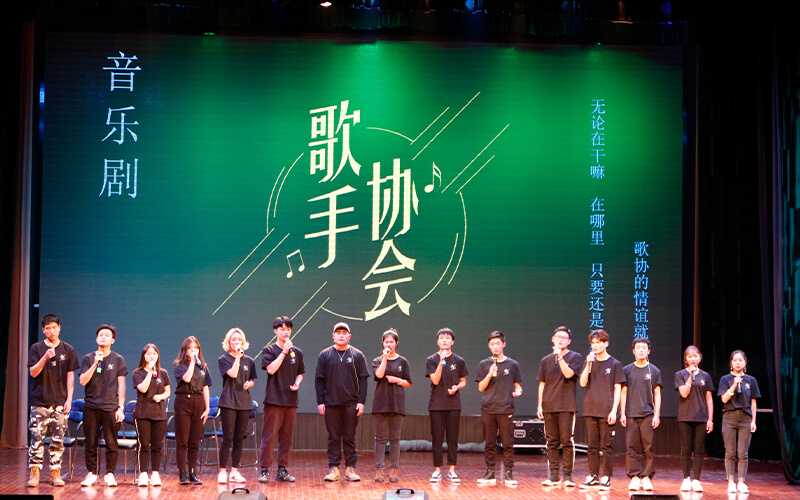 武漢職業(yè)技術學院電子信息類專業(yè)在內蒙古招生錄取分數(shù)(文科)：349分