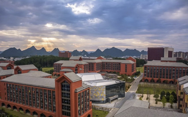貴州大學(xué)英語專業(yè)在重慶招生錄取分?jǐn)?shù)(物理類)：577分