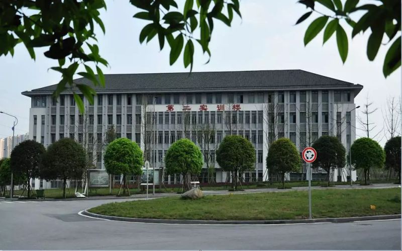 重慶化工職業(yè)學(xué)院藥品質(zhì)量與安全專業(yè)在重慶招生錄取分數(shù)(歷史類)：367分