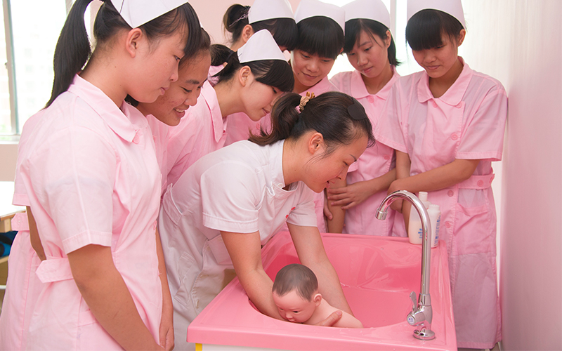 2023年海南衛(wèi)生健康職業(yè)學院在河南招生專業(yè)有哪些？學費是多少？