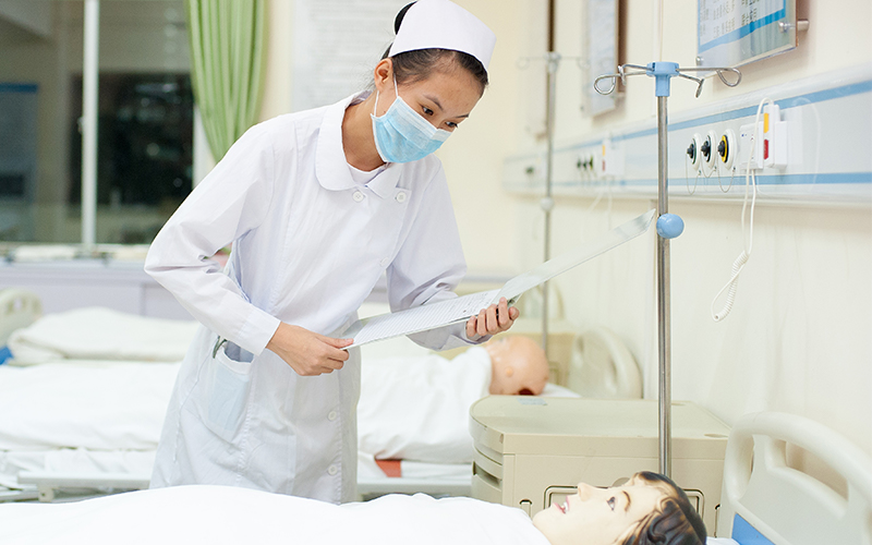 海南衛(wèi)生健康職業(yè)學(xué)院眼視光技術(shù)專業(yè)在山東招生錄取分?jǐn)?shù)(綜合)：390分